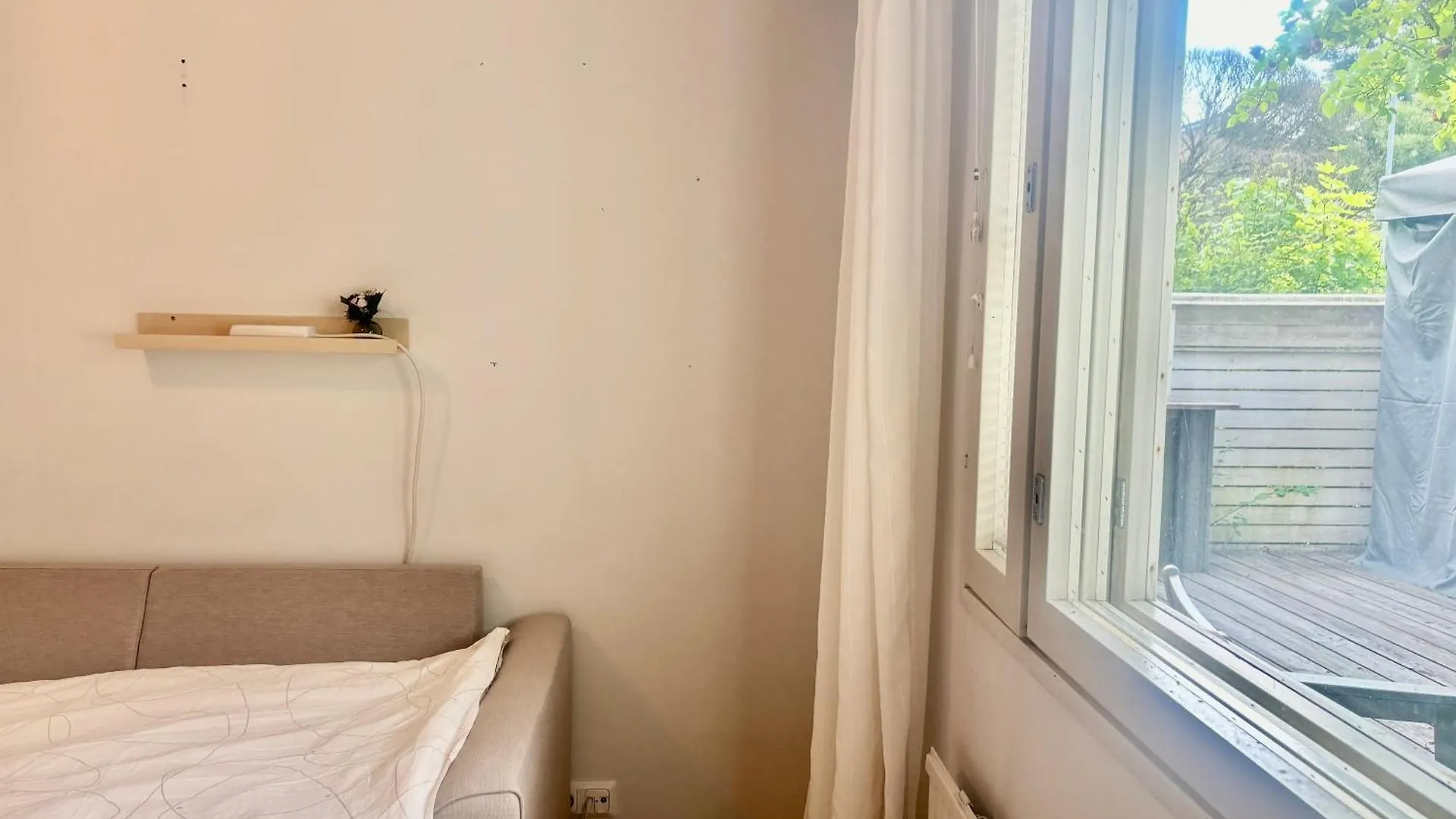 A Sofabed For Overnight Sleep Near Metro, Free Street Parking Helsinki 0*,  Finland